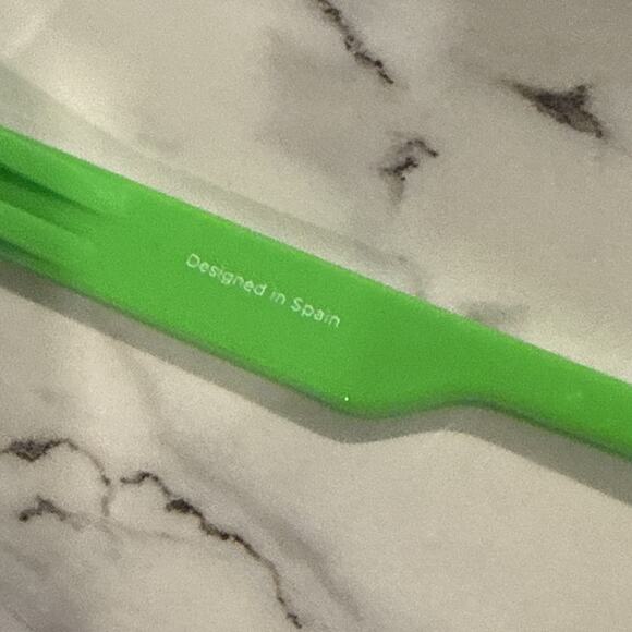 Authentic HAWKERS Polar Diamond Green Plastic Shield Sunglasses Plastic Lens - Picture 6 of 7